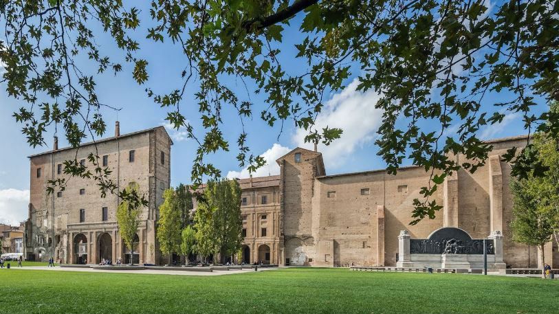 tour Parma Piazzale della Pace