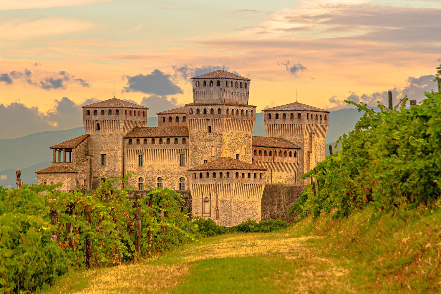 tour Castle of Torrechiara at parma